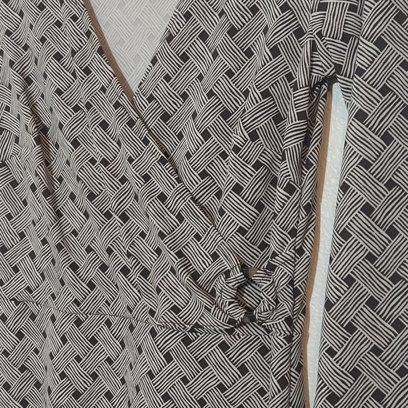 Woman's Ann Taylor LOFT Faux Wrap Dress Size 2 - Picture 7 of 8